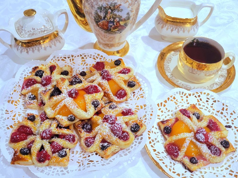 puff pastry with peaches and berries